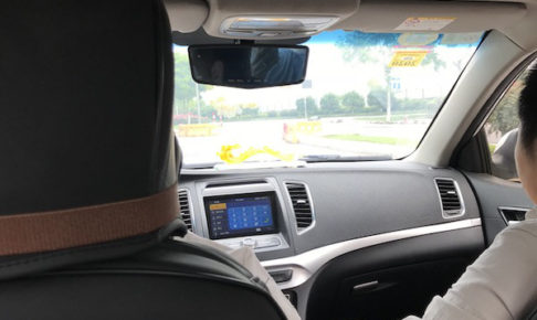 中国の杭州空港まで乗った白タクの車内