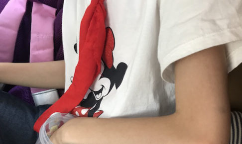 中国の小学生が首につける赤いスカーフ