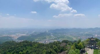 【義烏ローカル】德胜岩に登りました